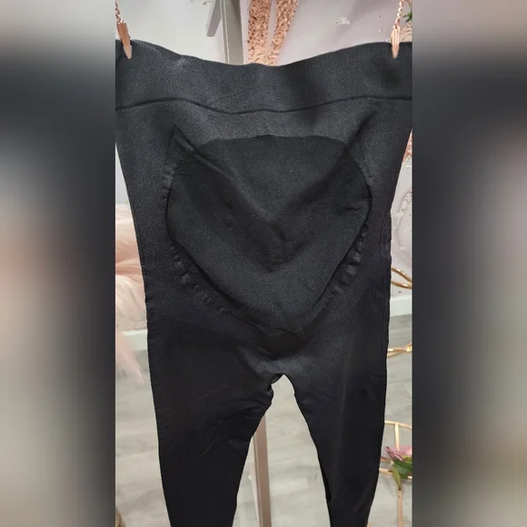 Maternity Athletic Leggings, Shorts and Shirts Lot, size Maternity XS-S - Picture 4 of 14